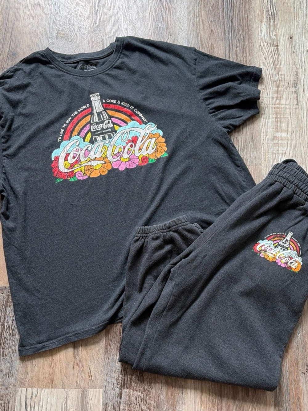 PacSun x Coca-Cola 50th Anniversary Classic ‘Hilltop’ 1971 Unity Collection Set